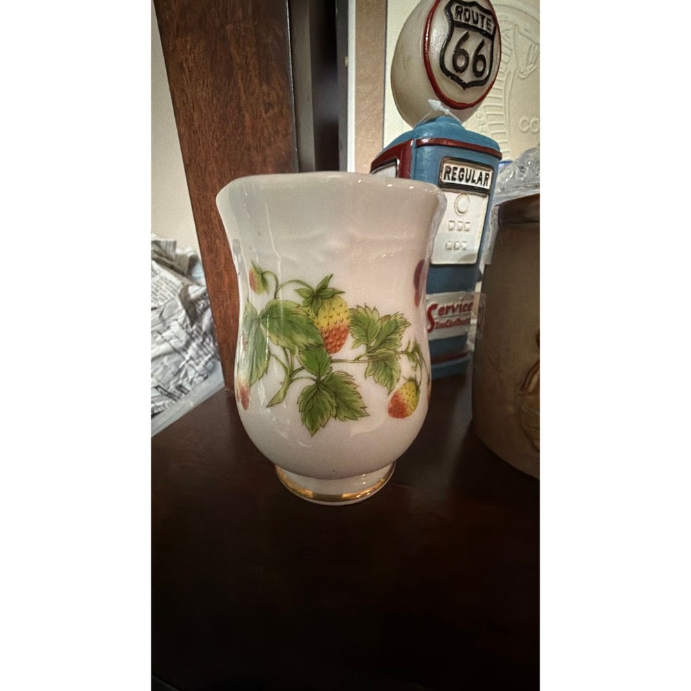 Lenwile Miniature Vase
